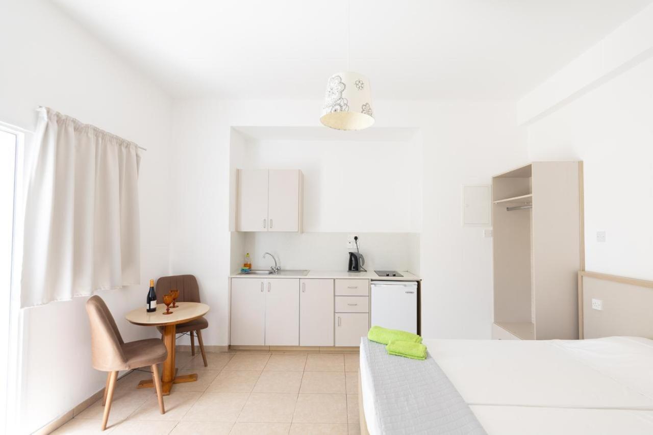 Christothea Apartments Ajía Nápa Szoba fotó